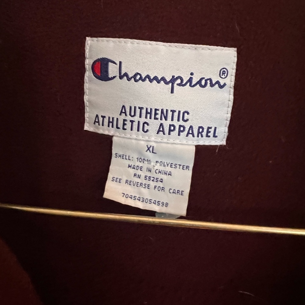 Men’s Champion pullover - Picture 2 of 3